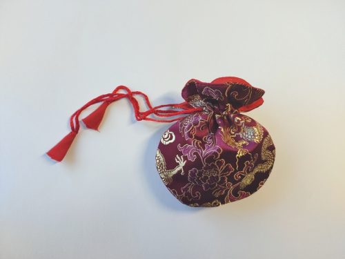 Pochette pendule en brocart bordeaux – Image 3