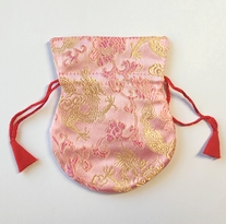 Pochette pendule en brocart rose clair