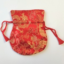 Pochette pendule en brocart rouge